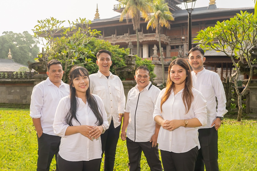 Logistics operations and freight coordination team